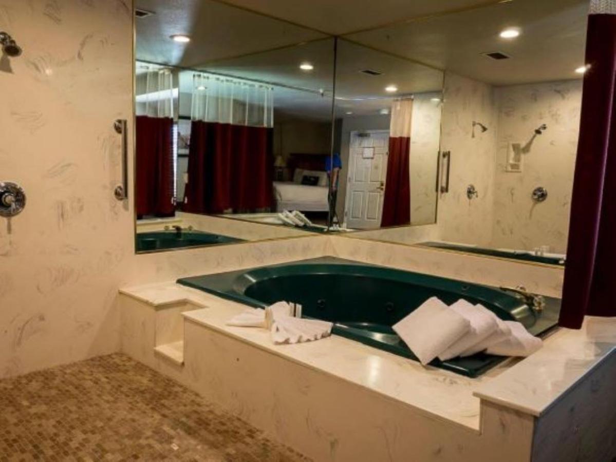 Luxury Suite Spa Bath