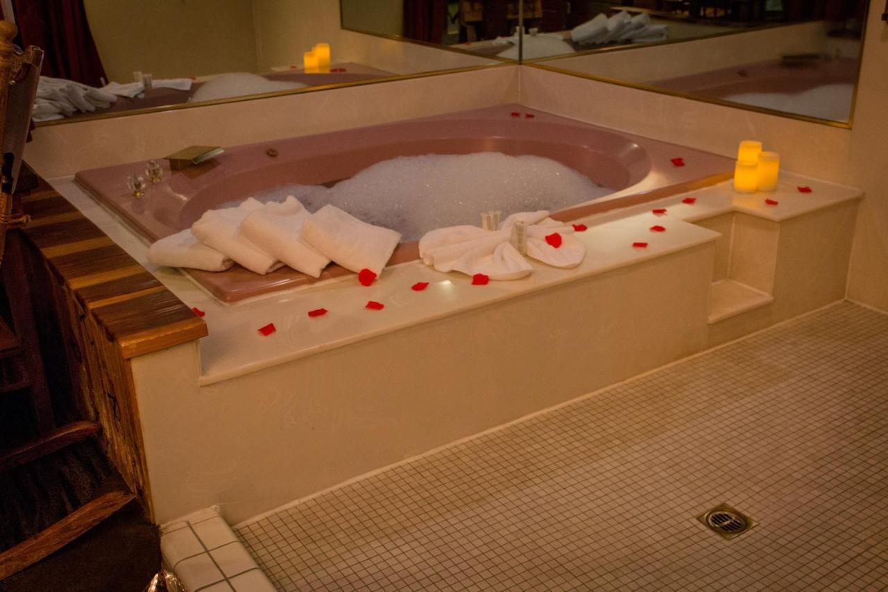 Luxury Suite Spa Bath