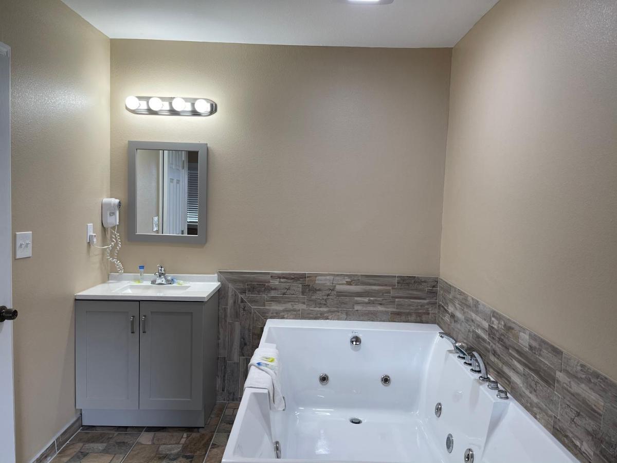 King Room Spa Bath