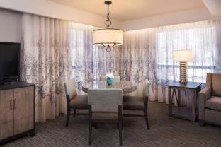 Deluxe One-Bedroom Suite