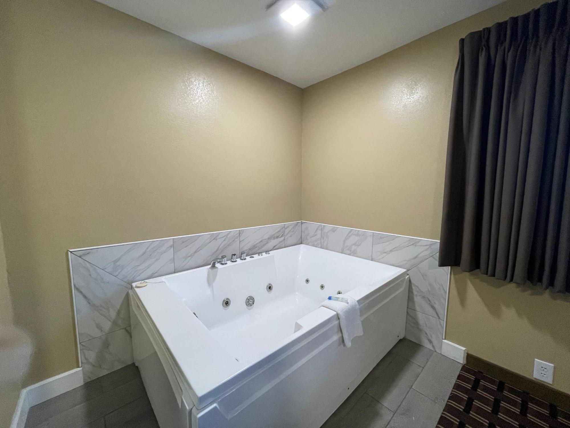 King Room Spa Bath