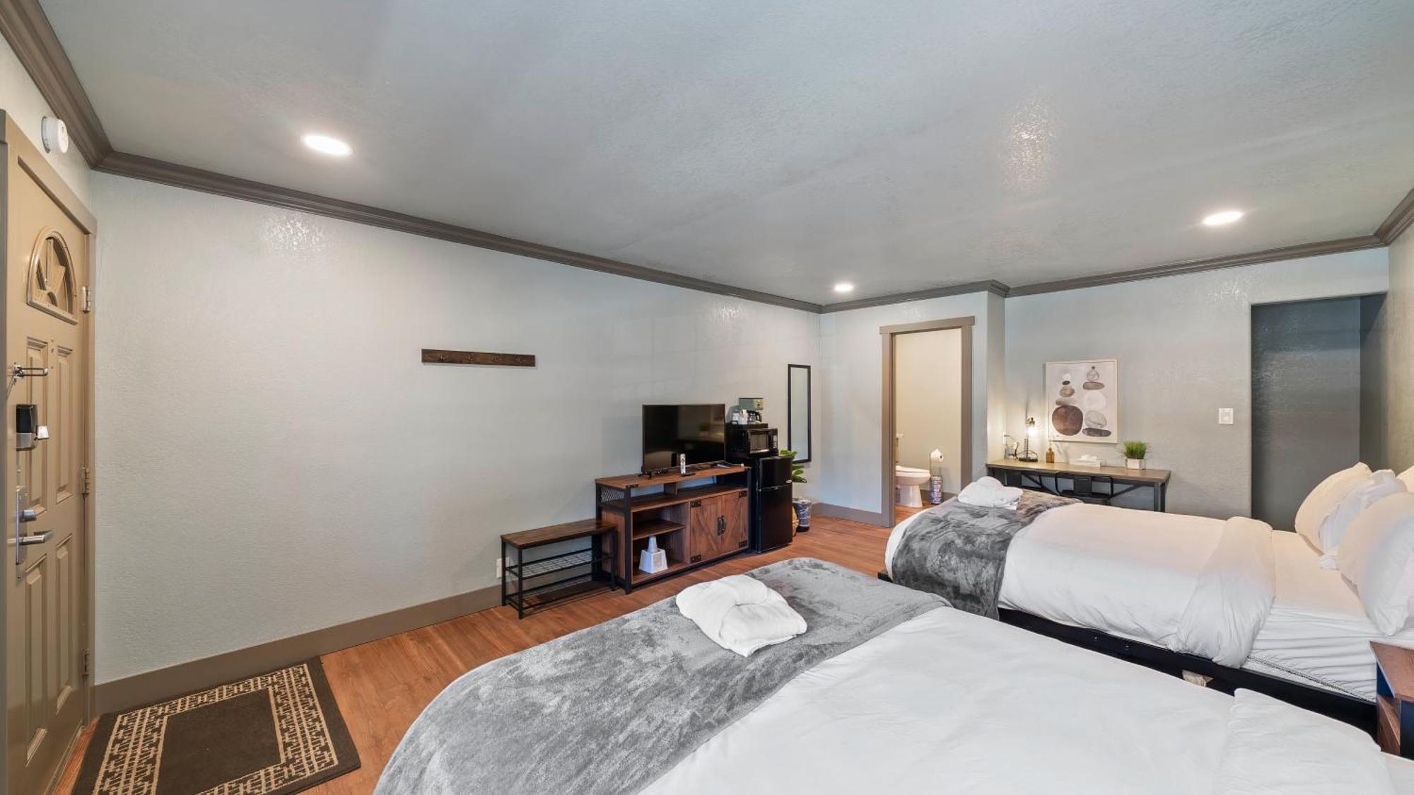 Deluxe Queen Room