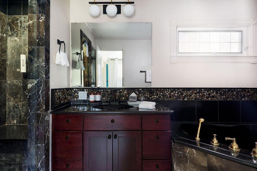 Deluxe Family Suite