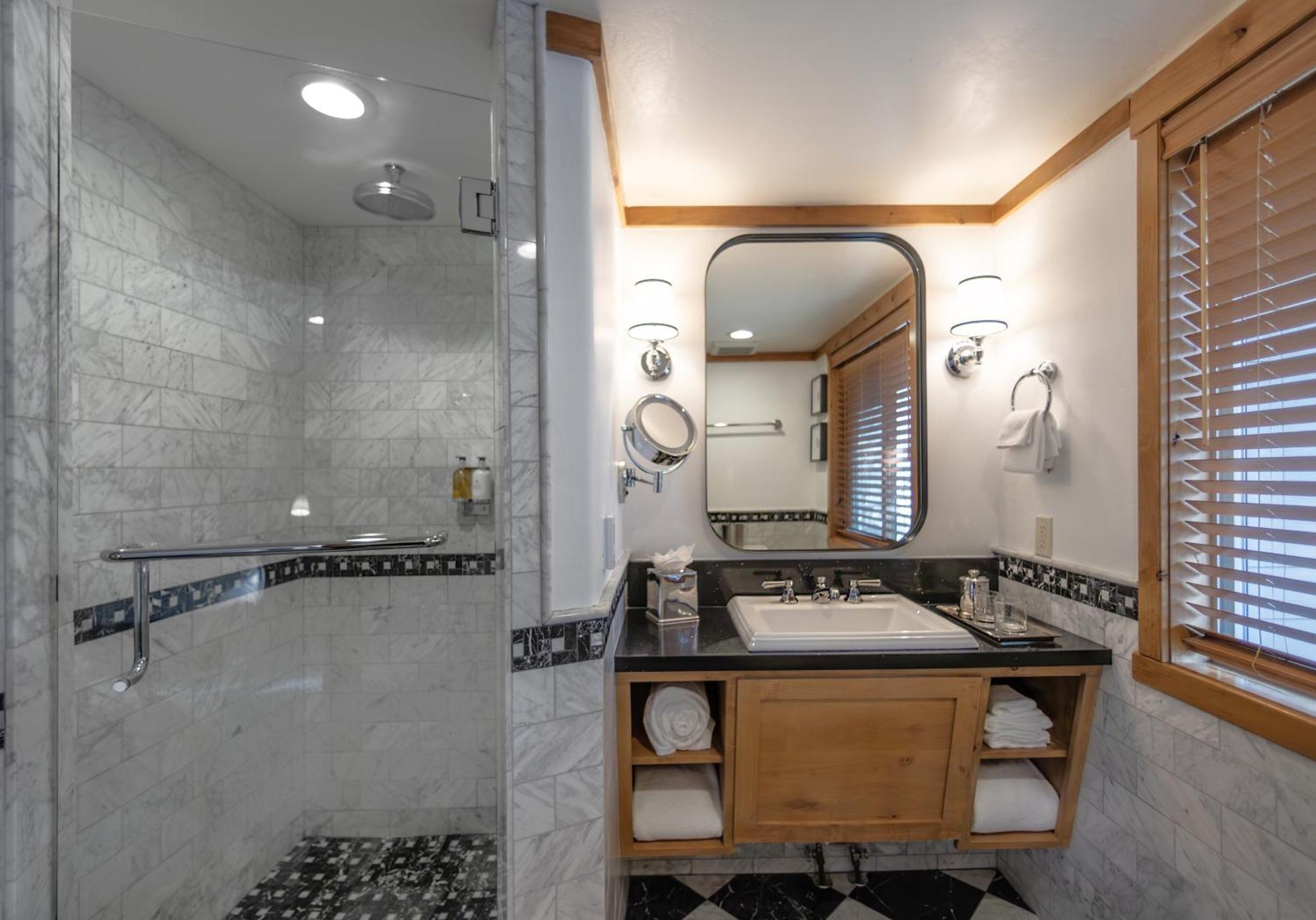 Gardenview King room,1632262145:JPEG