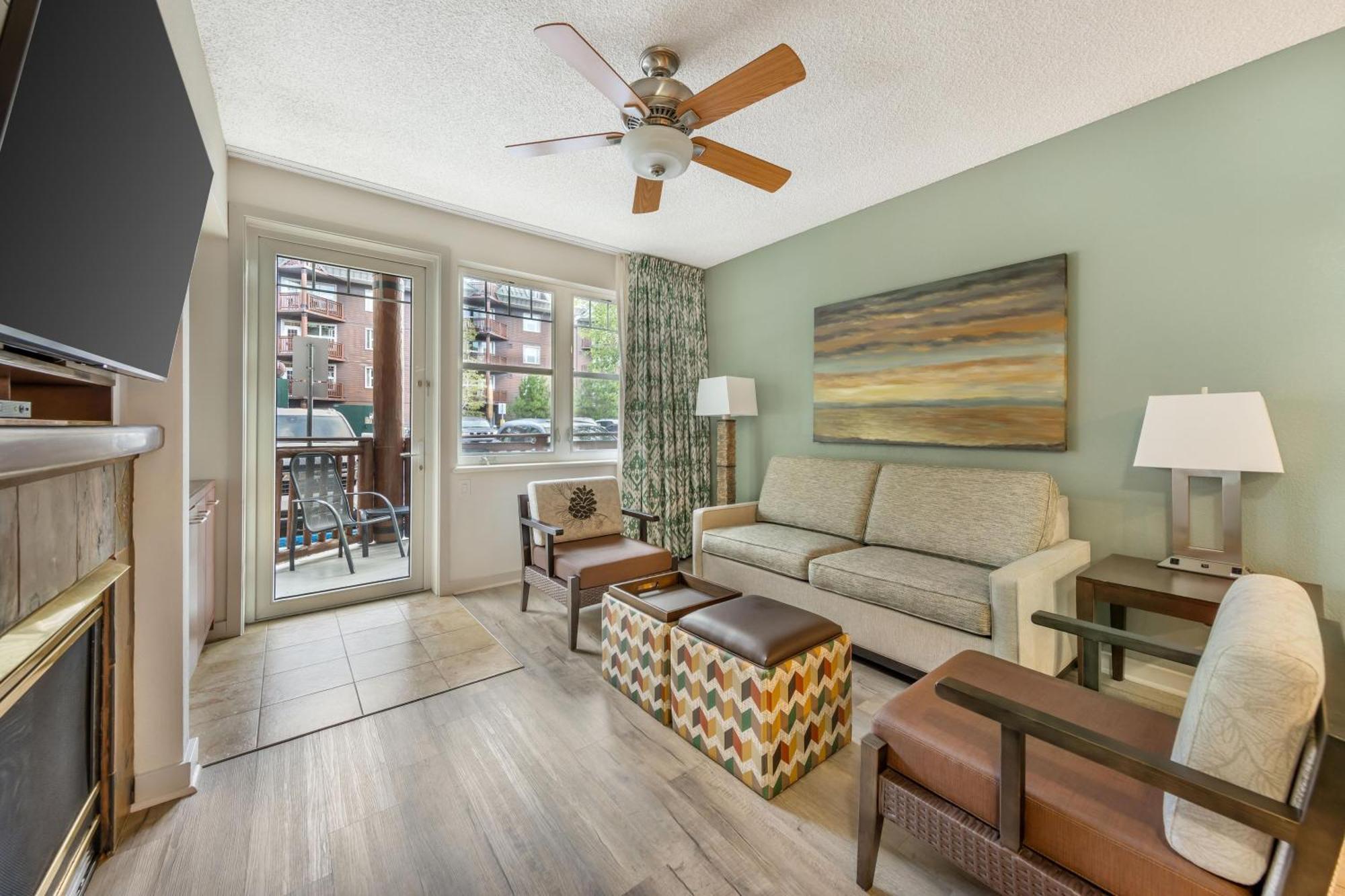 1 BEDROOM 1 KING ACCESSIBLE HEARING W/ BATHTUB