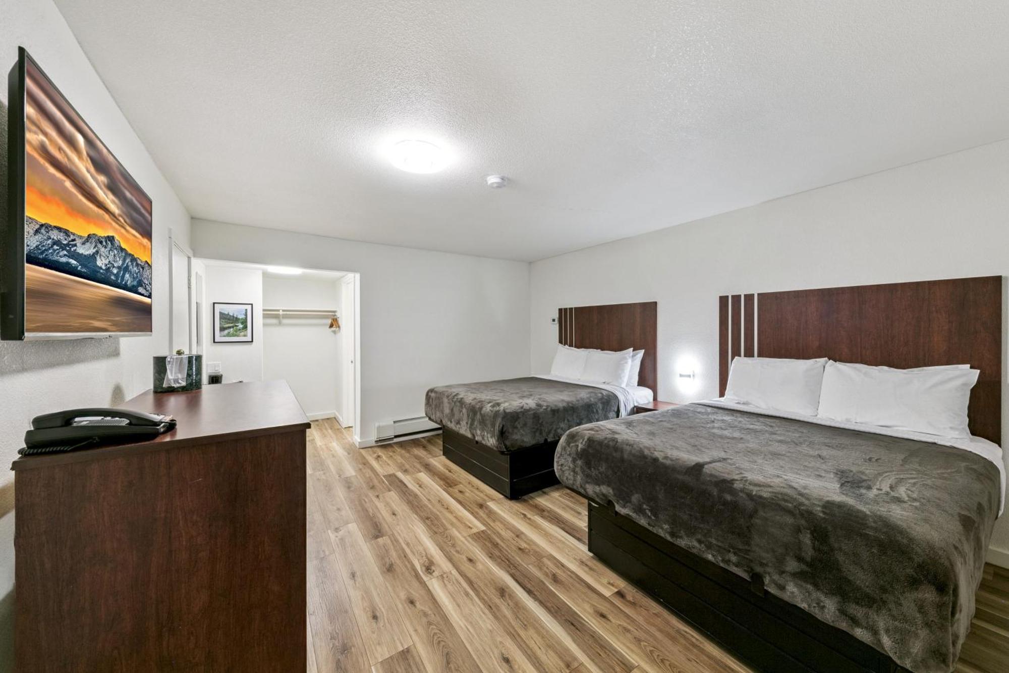 Queen Room Two Queen Beds