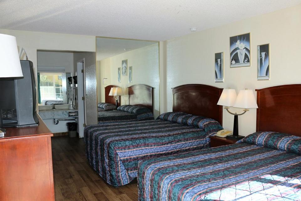Standard Queen Room