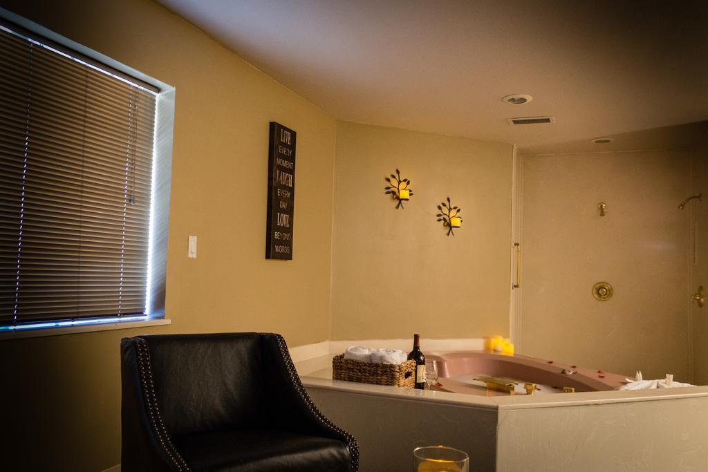 King Suite Fireplace,217585400:JPEG