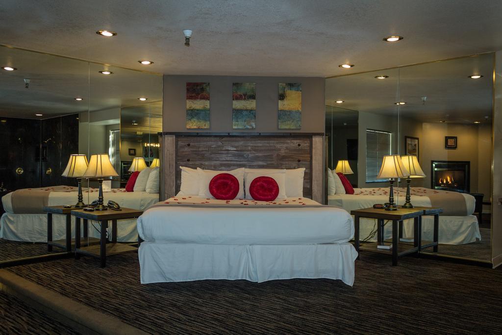 King Suite Fireplace