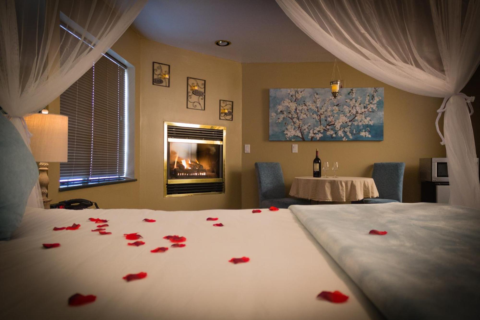 Honeymoon Suite