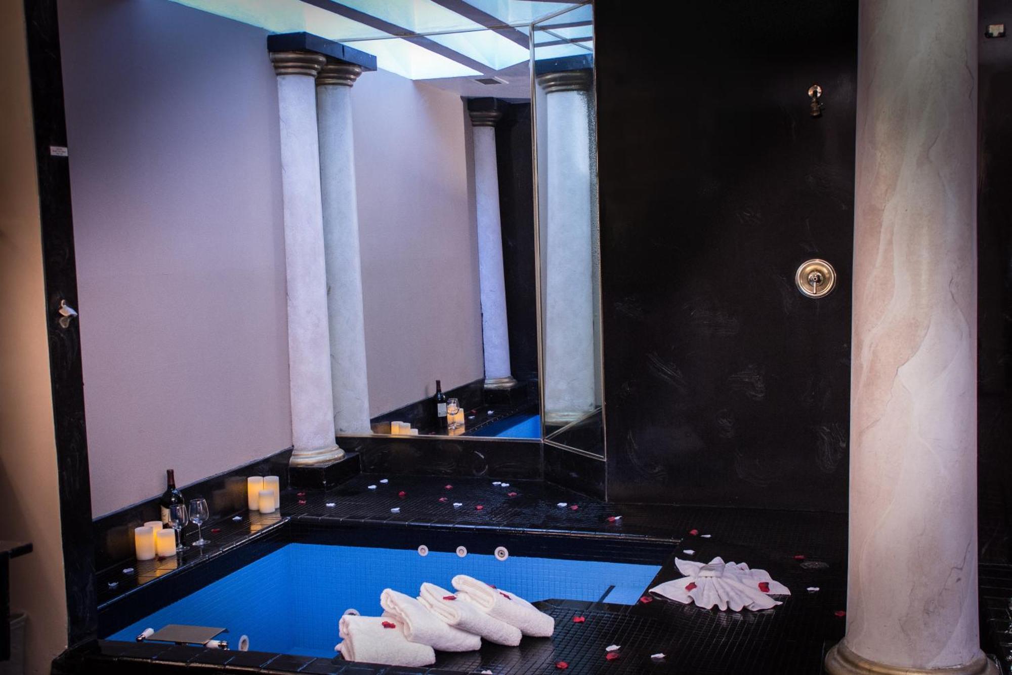 Honeymoon Suite