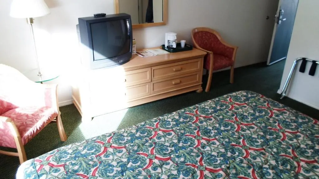 Green Lantern Motel-1